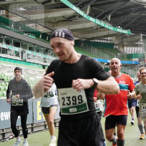 05.10.2025 - 20. swb-Marathon Bremen Michael Burmester http://msf.ph/oto/9331338 05.10.2025 13:04:37 Laufen im Stadion 100, 360, 414, 421, 470, 490, 607, 712, 898, 1012, 1019, 1061, 1080, 1084, 1132, 1413, 1468, 1478, 1695, 1746, 1765, 1834, 1852, 1914, 1997, 2009, 2086, 2333, 2399, 2536, 2617, 2664, 2802, 2901, 2989, 3072, 3216, 3346, 3413, 3433, 3483, 3485, 3561, 3658, 3901, 4001, 4005, 4187, 4241, 4243, 4244, 4335, 4501, 4524, 4627, 4634, 4637, 4638, 4671, 4757, 4793, 4803, 4838, 4840, 4858, 4928, 5082, 5137, 5212, 5247, 5286, 5295, 5343, 5446, 5464, 5832, 5969, 6011, 6287, 1336 meine-sportfotos.de