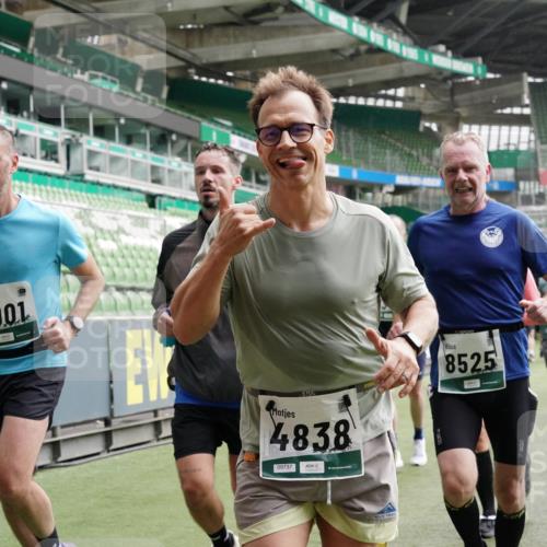 05.10.2025 - 20. swb-Marathon Bremen Michael Burmester http://msf.ph/oto/9331348 05.10.2025 13:04:39 Laufen im Stadion 100, 360, 421, 470, 490, 607, 712, 1012, 1019, 1061, 1080, 1084, 1132, 1413, 1468, 1478, 1695, 1746, 1765, 1834, 1852, 1914, 1997, 2009, 2086, 2333, 2399, 2536, 2584, 2617, 2664, 2802, 2901, 2989, 3008, 3072, 3216, 3346, 3413, 3433, 3483, 3485, 3561, 3658, 3901, 4001, 4005, 4187, 4241, 4243, 4244, 4335, 4501, 4524, 4627, 4634, 4637, 4638, 4671, 4757, 4793, 4803, 4838, 4840, 4858, 4928, 5082, 5137, 5212, 5247, 5286, 5295, 5343, 5446, 5464, 5832, 5969, 6011, 6287, 1336 meine-sportfotos.de