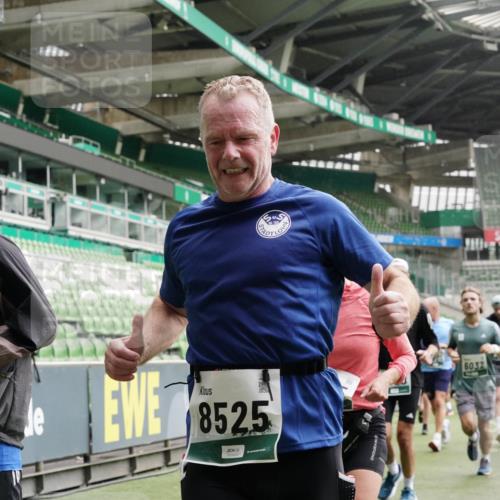 05.10.2025 - 20. swb-Marathon Bremen Michael Burmester http://msf.ph/oto/9331354 05.10.2025 13:04:40 Laufen im Stadion 100, 360, 421, 470, 490, 607, 712, 1012, 1019, 1061, 1080, 1084, 1132, 1413, 1468, 1478, 1695, 1746, 1765, 1834, 1852, 1914, 1997, 2009, 2086, 2333, 2399, 2536, 2584, 2617, 2664, 2802, 2901, 2989, 3008, 3216, 3346, 3413, 3433, 3445, 3483, 3485, 3561, 3658, 3901, 4001, 4005, 4187, 4241, 4243, 4244, 4335, 4501, 4524, 4627, 4634, 4637, 4638, 4671, 4757, 4793, 4803, 4838, 4840, 4858, 4928, 5082, 5212, 5247, 5286, 5295, 5343, 5446, 5464, 5832, 5969, 6011, 6287, 1336 meine-sportfotos.de