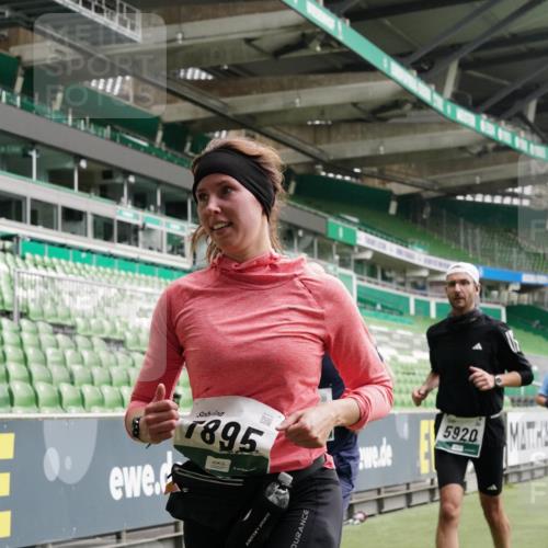 05.10.2025 - 20. swb-Marathon Bremen Michael Burmester http://msf.ph/oto/9331362 05.10.2025 13:04:41 Laufen im Stadion 100, 360, 421, 470, 490, 607, 712, 1012, 1019, 1061, 1080, 1084, 1132, 1413, 1468, 1478, 1695, 1746, 1765, 1834, 1852, 1914, 1997, 2009, 2086, 2333, 2399, 2536, 2584, 2617, 2664, 2802, 2901, 2989, 3008, 3216, 3346, 3413, 3433, 3445, 3483, 3561, 3658, 3901, 4001, 4005, 4187, 4241, 4243, 4244, 4335, 4501, 4524, 4627, 4634, 4637, 4638, 4671, 4757, 4793, 4803, 4838, 4840, 4858, 4928, 5082, 5212, 5247, 5286, 5295, 5343, 5446, 5464, 5832, 5969, 6011, 6287, 1336 meine-sportfotos.de