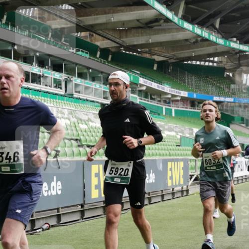 05.10.2025 - 20. swb-Marathon Bremen Michael Burmester http://msf.ph/oto/9331364 05.10.2025 13:04:42 Laufen im Stadion 100, 360, 421, 470, 490, 607, 712, 1012, 1061, 1080, 1084, 1132, 1413, 1468, 1478, 1746, 1765, 1834, 1852, 1914, 1997, 2009, 2086, 2333, 2399, 2536, 2584, 2617, 2664, 2802, 2901, 2989, 3008, 3216, 3346, 3413, 3433, 3445, 3483, 3561, 3658, 3901, 4001, 4005, 4187, 4241, 4243, 4244, 4335, 4501, 4524, 4627, 4634, 4637, 4638, 4671, 4757, 4793, 4803, 4838, 4840, 4858, 4928, 5082, 5212, 5247, 5286, 5295, 5343, 5446, 5464, 5614, 5832, 5969, 6011, 6287, 1336 meine-sportfotos.de