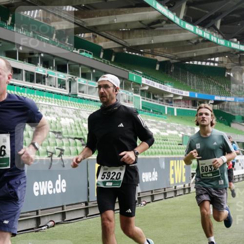 05.10.2025 - 20. swb-Marathon Bremen Michael Burmester http://msf.ph/oto/9331366 05.10.2025 13:04:42 Laufen im Stadion 100, 360, 421, 470, 490, 607, 712, 1012, 1061, 1080, 1084, 1132, 1413, 1468, 1478, 1746, 1765, 1834, 1852, 1914, 1997, 2009, 2086, 2333, 2399, 2536, 2584, 2617, 2664, 2802, 2901, 2989, 3008, 3216, 3346, 3413, 3433, 3445, 3483, 3561, 3658, 3901, 4001, 4005, 4187, 4241, 4243, 4244, 4335, 4501, 4524, 4627, 4634, 4637, 4638, 4671, 4757, 4793, 4803, 4838, 4840, 4858, 4928, 5082, 5212, 5247, 5286, 5295, 5343, 5446, 5464, 5614, 5832, 5969, 6011, 6287, 1336 meine-sportfotos.de