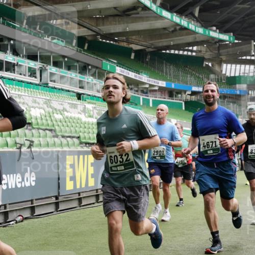 05.10.2025 - 20. swb-Marathon Bremen Michael Burmester http://msf.ph/oto/9331370 05.10.2025 13:04:42 Laufen im Stadion 100, 360, 421, 470, 490, 607, 712, 1012, 1061, 1080, 1084, 1132, 1413, 1468, 1478, 1746, 1765, 1834, 1852, 1914, 1997, 2009, 2086, 2333, 2399, 2536, 2584, 2617, 2664, 2802, 2901, 2989, 3008, 3216, 3346, 3413, 3433, 3445, 3483, 3561, 3658, 3901, 4001, 4005, 4187, 4241, 4243, 4244, 4335, 4501, 4524, 4627, 4634, 4637, 4638, 4671, 4757, 4793, 4803, 4838, 4840, 4858, 4928, 5082, 5212, 5247, 5286, 5295, 5343, 5446, 5464, 5614, 5832, 5969, 6011, 6287, 1336 meine-sportfotos.de