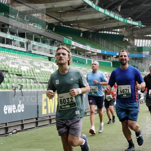 05.10.2025 - 20. swb-Marathon Bremen Michael Burmester http://msf.ph/oto/9331372 05.10.2025 13:04:43 Laufen im Stadion 100, 199, 360, 406, 421, 470, 490, 607, 712, 858, 1012, 1061, 1080, 1084, 1132, 1404, 1413, 1468, 1478, 1746, 1765, 1834, 1852, 1914, 1997, 2009, 2086, 2333, 2399, 2536, 2584, 2617, 2664, 2802, 2901, 2989, 3008, 3216, 3346, 3413, 3433, 3445, 3483, 3561, 3658, 3901, 4001, 4005, 4187, 4241, 4243, 4244, 4335, 4501, 4524, 4627, 4634, 4637, 4638, 4671, 4757, 4803, 4838, 4840, 4858, 4928, 5082, 5212, 5247, 5286, 5295, 5343, 5446, 5464, 5614, 5832, 5969, 6287, 1336 meine-sportfotos.de