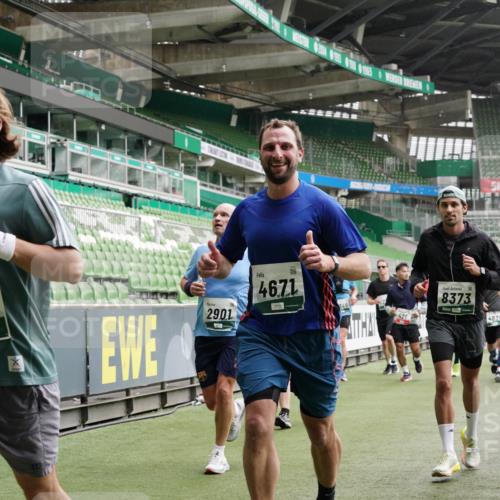 05.10.2025 - 20. swb-Marathon Bremen Michael Burmester http://msf.ph/oto/9331374 05.10.2025 13:04:43 Laufen im Stadion 100, 199, 360, 406, 421, 470, 490, 607, 712, 858, 1012, 1061, 1080, 1084, 1132, 1404, 1413, 1468, 1478, 1746, 1765, 1834, 1852, 1914, 1997, 2009, 2086, 2333, 2399, 2536, 2584, 2617, 2664, 2802, 2901, 2989, 3008, 3216, 3346, 3413, 3433, 3445, 3483, 3561, 3658, 3901, 4001, 4005, 4187, 4241, 4243, 4244, 4335, 4501, 4524, 4627, 4634, 4637, 4638, 4671, 4757, 4803, 4838, 4840, 4858, 4928, 5082, 5212, 5247, 5286, 5295, 5343, 5446, 5464, 5614, 5832, 5969, 6287, 1336 meine-sportfotos.de