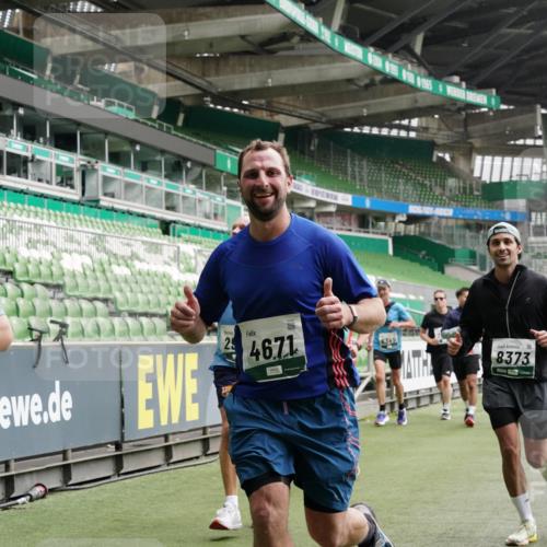 05.10.2025 - 20. swb-Marathon Bremen Michael Burmester http://msf.ph/oto/9331378 05.10.2025 13:04:43 Laufen im Stadion 100, 199, 360, 406, 421, 470, 490, 607, 712, 858, 1012, 1061, 1080, 1084, 1132, 1404, 1413, 1468, 1478, 1746, 1765, 1834, 1852, 1914, 1997, 2009, 2086, 2333, 2399, 2536, 2584, 2617, 2664, 2802, 2901, 2989, 3008, 3216, 3346, 3413, 3433, 3445, 3483, 3561, 3658, 3901, 4001, 4005, 4187, 4241, 4243, 4244, 4335, 4501, 4524, 4627, 4634, 4637, 4638, 4671, 4757, 4803, 4838, 4840, 4858, 4928, 5082, 5212, 5247, 5286, 5295, 5343, 5446, 5464, 5614, 5832, 5969, 6287, 1336 meine-sportfotos.de
