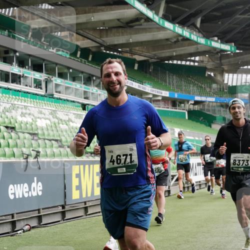 05.10.2025 - 20. swb-Marathon Bremen Michael Burmester http://msf.ph/oto/9331380 05.10.2025 13:04:43 Laufen im Stadion 100, 199, 360, 406, 421, 470, 490, 607, 712, 858, 1012, 1061, 1080, 1084, 1132, 1404, 1413, 1468, 1478, 1746, 1765, 1834, 1852, 1914, 1997, 2009, 2086, 2333, 2399, 2536, 2584, 2617, 2664, 2802, 2901, 2989, 3008, 3216, 3346, 3413, 3433, 3445, 3483, 3561, 3658, 3901, 4001, 4005, 4187, 4241, 4243, 4244, 4335, 4501, 4524, 4627, 4634, 4637, 4638, 4671, 4757, 4803, 4838, 4840, 4858, 4928, 5082, 5212, 5247, 5286, 5295, 5343, 5446, 5464, 5614, 5832, 5969, 6287, 1336 meine-sportfotos.de