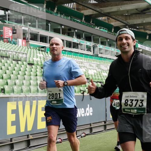 05.10.2025 - 20. swb-Marathon Bremen Michael Burmester http://msf.ph/oto/9331388 05.10.2025 13:04:45 Laufen im Stadion 100, 199, 406, 421, 470, 490, 607, 712, 858, 1012, 1061, 1080, 1084, 1132, 1404, 1455, 1468, 1478, 1480, 1746, 1765, 1834, 1852, 1914, 1997, 2009, 2086, 2333, 2399, 2536, 2584, 2617, 2664, 2802, 2901, 2989, 3008, 3216, 3346, 3413, 3433, 3445, 3483, 3561, 3658, 3901, 4001, 4005, 4187, 4241, 4243, 4244, 4501, 4524, 4627, 4634, 4637, 4638, 4671, 4757, 4803, 4838, 4840, 4858, 4928, 5082, 5212, 5247, 5286, 5295, 5343, 5446, 5464, 5614, 5832, 5969, 6287 meine-sportfotos.de