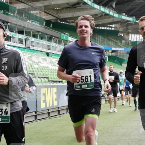 05.10.2025 - 20. swb-Marathon Bremen Michael Burmester http://msf.ph/oto/9331411 05.10.2025 13:04:49 Laufen im Stadion 100, 190, 199, 406, 421, 470, 490, 607, 712, 858, 924, 1012, 1061, 1080, 1132, 1404, 1455, 1478, 1480, 1746, 1765, 1834, 1852, 1914, 1997, 2009, 2086, 2333, 2399, 2536, 2584, 2604, 2617, 2664, 2802, 2901, 2989, 3008, 3049, 3216, 3346, 3378, 3380, 3413, 3433, 3445, 3483, 3561, 3658, 3901, 4001, 4187, 4241, 4243, 4244, 4376, 4501, 4627, 4634, 4671, 4757, 4803, 4838, 4840, 4855, 4858, 4928, 5082, 5247, 5286, 5295, 5446, 5464, 5614, 5832, 5904, 5969, 6287 meine-sportfotos.de