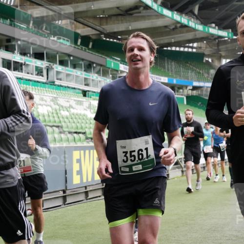 05.10.2025 - 20. swb-Marathon Bremen Michael Burmester http://msf.ph/oto/9331413 05.10.2025 13:04:49 Laufen im Stadion 100, 190, 199, 406, 421, 470, 490, 607, 712, 858, 924, 1012, 1061, 1080, 1132, 1404, 1455, 1478, 1480, 1746, 1765, 1834, 1852, 1914, 1997, 2009, 2086, 2333, 2399, 2536, 2584, 2604, 2617, 2664, 2802, 2901, 2989, 3008, 3049, 3216, 3346, 3378, 3380, 3413, 3433, 3445, 3483, 3561, 3658, 3901, 4001, 4187, 4241, 4243, 4244, 4376, 4501, 4627, 4634, 4671, 4757, 4803, 4838, 4840, 4855, 4858, 4928, 5082, 5247, 5286, 5295, 5446, 5464, 5614, 5832, 5904, 5969, 6287 meine-sportfotos.de