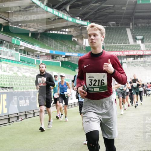 05.10.2025 - 20. swb-Marathon Bremen Michael Burmester http://msf.ph/oto/9331417 05.10.2025 13:04:51 Laufen im Stadion 100, 190, 199, 406, 421, 470, 490, 607, 712, 858, 924, 1012, 1061, 1080, 1132, 1404, 1455, 1478, 1480, 1746, 1765, 1834, 1852, 1914, 1997, 2009, 2086, 2333, 2399, 2536, 2584, 2604, 2617, 2664, 2802, 2901, 2989, 3008, 3049, 3216, 3346, 3378, 3380, 3413, 3433, 3445, 3483, 3561, 3658, 3799, 3901, 4001, 4055, 4187, 4241, 4243, 4244, 4376, 4501, 4627, 4634, 4671, 4757, 4803, 4838, 4840, 4855, 4858, 4928, 5082, 5247, 5286, 5295, 5446, 5464, 5614, 5832, 5904, 5969 meine-sportfotos.de