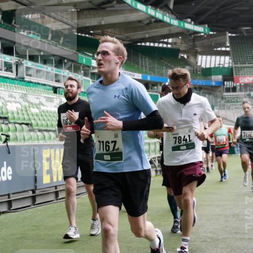 05.10.2025 - 20. swb-Marathon Bremen Michael Burmester http://msf.ph/oto/9331423 05.10.2025 13:04:52 Laufen im Stadion 100, 190, 199, 406, 421, 470, 490, 607, 678, 712, 858, 924, 1012, 1061, 1080, 1132, 1404, 1455, 1478, 1480, 1746, 1765, 1834, 1852, 1914, 1997, 2009, 2086, 2190, 2333, 2399, 2536, 2584, 2604, 2617, 2664, 2802, 2901, 2989, 3008, 3049, 3216, 3346, 3378, 3380, 3413, 3433, 3445, 3483, 3561, 3658, 3799, 3901, 4001, 4055, 4187, 4241, 4243, 4244, 4376, 4501, 4627, 4634, 4671, 4757, 4803, 4838, 4840, 4855, 4858, 4928, 5082, 5247, 5286, 5295, 5446, 5464, 5614, 5832, 5904 meine-sportfotos.de