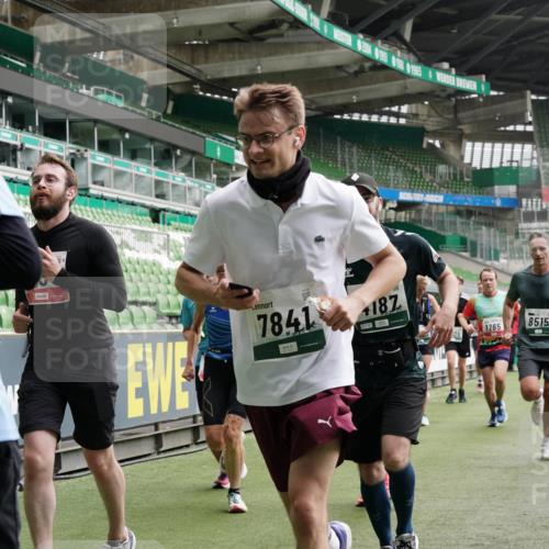 05.10.2025 - 20. swb-Marathon Bremen Michael Burmester http://msf.ph/oto/9331427 05.10.2025 13:04:53 Laufen im Stadion 100, 190, 199, 406, 421, 470, 490, 607, 678, 712, 858, 924, 1012, 1061, 1080, 1132, 1404, 1455, 1478, 1480, 1545, 1746, 1765, 1834, 1852, 1914, 1990, 1997, 2009, 2086, 2190, 2333, 2399, 2536, 2584, 2604, 2617, 2664, 2802, 2901, 2989, 3008, 3049, 3216, 3346, 3378, 3380, 3413, 3433, 3445, 3483, 3561, 3658, 3799, 3901, 4001, 4055, 4187, 4241, 4243, 4244, 4376, 4501, 4627, 4634, 4671, 4757, 4803, 4838, 4840, 4855, 4858, 4928, 5082, 5247, 5286, 5295, 5446, 5464, 5614, 5832, 5904 meine-sportfotos.de