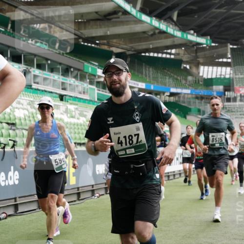 05.10.2025 - 20. swb-Marathon Bremen Michael Burmester http://msf.ph/oto/9331431 05.10.2025 13:04:53 Laufen im Stadion 100, 190, 199, 406, 421, 470, 490, 607, 678, 712, 858, 924, 1012, 1061, 1080, 1132, 1404, 1455, 1478, 1480, 1545, 1746, 1765, 1834, 1852, 1914, 1990, 1997, 2009, 2086, 2190, 2333, 2399, 2536, 2584, 2604, 2617, 2664, 2802, 2901, 2989, 3008, 3049, 3216, 3346, 3378, 3380, 3413, 3433, 3445, 3483, 3561, 3658, 3799, 3901, 4001, 4055, 4187, 4241, 4243, 4244, 4376, 4501, 4627, 4634, 4671, 4757, 4803, 4838, 4840, 4855, 4858, 4928, 5082, 5247, 5286, 5295, 5446, 5464, 5614, 5832, 5904 meine-sportfotos.de