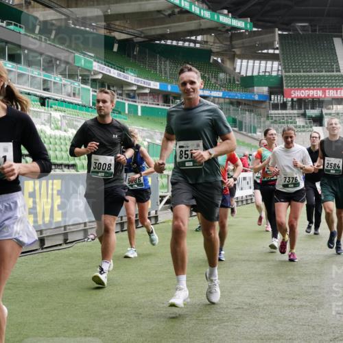 05.10.2025 - 20. swb-Marathon Bremen Michael Burmester http://msf.ph/oto/9331439 05.10.2025 13:04:54 Laufen im Stadion 100, 190, 199, 406, 421, 470, 490, 607, 678, 712, 858, 924, 1012, 1061, 1080, 1132, 1404, 1455, 1478, 1480, 1545, 1746, 1765, 1834, 1852, 1990, 1997, 2009, 2086, 2190, 2333, 2399, 2536, 2584, 2604, 2617, 2664, 2802, 2901, 2989, 3008, 3049, 3216, 3346, 3378, 3380, 3413, 3433, 3445, 3483, 3561, 3658, 3799, 3901, 4001, 4055, 4187, 4241, 4243, 4244, 4376, 4501, 4627, 4634, 4671, 4757, 4803, 4838, 4855, 4858, 4928, 5082, 5247, 5286, 5295, 5446, 5464, 5614, 5832, 5904 meine-sportfotos.de