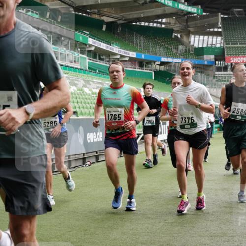 05.10.2025 - 20. swb-Marathon Bremen Michael Burmester http://msf.ph/oto/9331447 05.10.2025 13:04:56 Laufen im Stadion 100, 190, 199, 406, 421, 470, 490, 607, 678, 712, 858, 924, 1012, 1061, 1080, 1132, 1404, 1455, 1478, 1480, 1545, 1746, 1765, 1834, 1867, 1990, 1997, 2009, 2086, 2190, 2333, 2399, 2536, 2584, 2604, 2617, 2664, 2802, 2901, 2935, 2989, 3008, 3049, 3216, 3346, 3378, 3380, 3413, 3433, 3445, 3483, 3561, 3658, 3799, 3901, 4001, 4055, 4187, 4207, 4241, 4243, 4244, 4376, 4501, 4627, 4634, 4671, 4757, 4803, 4838, 4855, 4858, 4928, 5082, 5247, 5286, 5295, 5446, 5464, 5614, 5904 meine-sportfotos.de