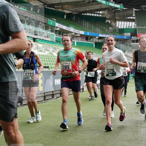 05.10.2025 - 20. swb-Marathon Bremen Michael Burmester http://msf.ph/oto/9331449 05.10.2025 13:04:56 Laufen im Stadion 100, 190, 199, 406, 421, 470, 490, 607, 678, 712, 858, 924, 1012, 1061, 1080, 1132, 1404, 1455, 1478, 1480, 1545, 1746, 1765, 1834, 1867, 1990, 1997, 2009, 2086, 2190, 2333, 2399, 2536, 2584, 2604, 2617, 2664, 2802, 2901, 2935, 2989, 3008, 3049, 3216, 3346, 3378, 3380, 3413, 3433, 3445, 3483, 3561, 3658, 3799, 3901, 4001, 4055, 4187, 4207, 4241, 4243, 4244, 4376, 4501, 4627, 4634, 4671, 4757, 4803, 4838, 4855, 4858, 4928, 5082, 5247, 5286, 5295, 5446, 5464, 5614, 5904 meine-sportfotos.de