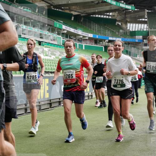 05.10.2025 - 20. swb-Marathon Bremen Michael Burmester http://msf.ph/oto/9331451 05.10.2025 13:04:56 Laufen im Stadion 100, 190, 199, 406, 421, 470, 490, 607, 678, 712, 858, 924, 1012, 1061, 1080, 1132, 1404, 1455, 1478, 1480, 1545, 1746, 1765, 1834, 1867, 1990, 1997, 2009, 2086, 2190, 2333, 2399, 2536, 2584, 2604, 2617, 2664, 2802, 2901, 2935, 2989, 3008, 3049, 3216, 3346, 3378, 3380, 3413, 3433, 3445, 3483, 3561, 3658, 3799, 3901, 4001, 4055, 4187, 4207, 4241, 4243, 4244, 4376, 4501, 4627, 4634, 4671, 4757, 4803, 4838, 4855, 4858, 4928, 5082, 5247, 5286, 5295, 5446, 5464, 5614, 5904 meine-sportfotos.de