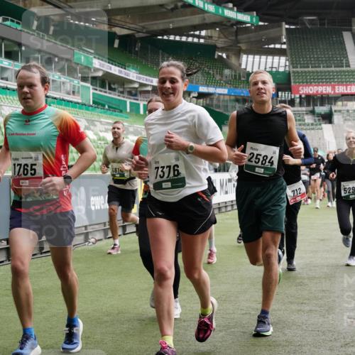 05.10.2025 - 20. swb-Marathon Bremen Michael Burmester http://msf.ph/oto/9331455 05.10.2025 13:04:57 Laufen im Stadion 100, 190, 199, 406, 421, 470, 490, 607, 678, 712, 858, 924, 1012, 1061, 1080, 1132, 1404, 1455, 1478, 1480, 1545, 1746, 1765, 1834, 1840, 1867, 1990, 1997, 2009, 2086, 2190, 2333, 2399, 2536, 2584, 2604, 2617, 2664, 2802, 2901, 2935, 2989, 3008, 3049, 3216, 3346, 3378, 3380, 3413, 3433, 3445, 3483, 3561, 3658, 3799, 3901, 4001, 4055, 4187, 4207, 4241, 4243, 4244, 4376, 4501, 4627, 4634, 4671, 4757, 4803, 4838, 4855, 4858, 4928, 5082, 5247, 5286, 5295, 5446, 5464, 5614, 5904 meine-sportfotos.de