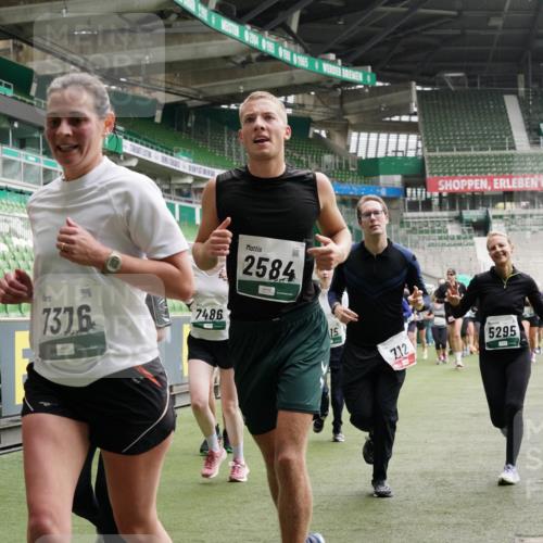 05.10.2025 - 20. swb-Marathon Bremen Michael Burmester http://msf.ph/oto/9331459 05.10.2025 13:04:57 Laufen im Stadion 100, 190, 199, 406, 421, 470, 490, 607, 678, 712, 858, 924, 1012, 1061, 1080, 1132, 1404, 1455, 1478, 1480, 1545, 1746, 1765, 1834, 1840, 1867, 1990, 1997, 2009, 2086, 2190, 2333, 2399, 2536, 2584, 2604, 2617, 2664, 2802, 2901, 2935, 2989, 3008, 3049, 3216, 3346, 3378, 3380, 3413, 3433, 3445, 3483, 3561, 3658, 3799, 3901, 4001, 4055, 4187, 4207, 4241, 4243, 4244, 4376, 4501, 4627, 4634, 4671, 4757, 4803, 4838, 4855, 4858, 4928, 5082, 5247, 5286, 5295, 5446, 5464, 5614, 5904 meine-sportfotos.de