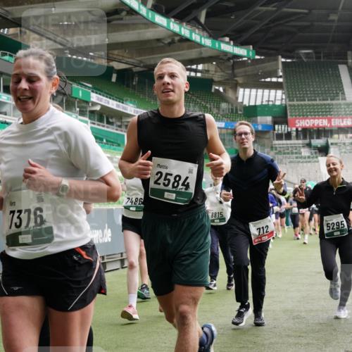 05.10.2025 - 20. swb-Marathon Bremen Michael Burmester http://msf.ph/oto/9331461 05.10.2025 13:04:57 Laufen im Stadion 100, 190, 199, 406, 421, 470, 490, 607, 678, 712, 858, 924, 1012, 1061, 1080, 1132, 1404, 1455, 1478, 1480, 1545, 1746, 1765, 1834, 1840, 1867, 1990, 1997, 2009, 2086, 2190, 2333, 2399, 2536, 2584, 2604, 2617, 2664, 2802, 2901, 2935, 2989, 3008, 3049, 3216, 3346, 3378, 3380, 3413, 3433, 3445, 3483, 3561, 3658, 3799, 3901, 4001, 4055, 4187, 4207, 4241, 4243, 4244, 4376, 4501, 4627, 4634, 4671, 4757, 4803, 4838, 4855, 4858, 4928, 5082, 5247, 5286, 5295, 5446, 5464, 5614, 5904 meine-sportfotos.de