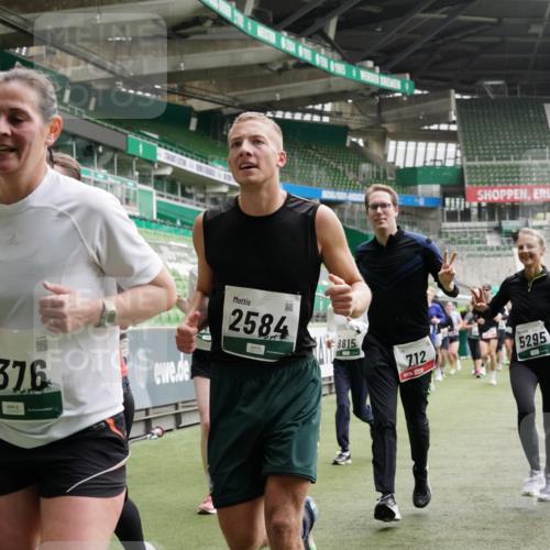 05.10.2025 - 20. swb-Marathon Bremen Michael Burmester http://msf.ph/oto/9331463 05.10.2025 13:04:57 Laufen im Stadion 100, 190, 199, 406, 421, 470, 490, 607, 678, 712, 858, 924, 1012, 1061, 1080, 1132, 1404, 1455, 1478, 1480, 1545, 1746, 1765, 1834, 1840, 1867, 1990, 1997, 2009, 2086, 2190, 2333, 2399, 2536, 2584, 2604, 2617, 2664, 2802, 2901, 2935, 2989, 3008, 3049, 3216, 3346, 3378, 3380, 3413, 3433, 3445, 3483, 3561, 3658, 3799, 3901, 4001, 4055, 4187, 4207, 4241, 4243, 4244, 4376, 4501, 4627, 4634, 4671, 4757, 4803, 4838, 4855, 4858, 4928, 5082, 5247, 5286, 5295, 5446, 5464, 5614, 5904 meine-sportfotos.de