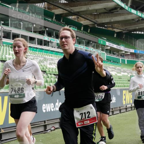 05.10.2025 - 20. swb-Marathon Bremen Michael Burmester http://msf.ph/oto/9331473 05.10.2025 13:04:59 Laufen im Stadion 100, 190, 199, 406, 421, 470, 490, 607, 678, 712, 858, 924, 1012, 1061, 1080, 1132, 1404, 1455, 1478, 1480, 1545, 1746, 1765, 1834, 1840, 1867, 1990, 2009, 2086, 2190, 2333, 2399, 2536, 2584, 2604, 2617, 2664, 2802, 2901, 2935, 2989, 3008, 3025, 3049, 3216, 3346, 3378, 3380, 3413, 3433, 3445, 3483, 3561, 3658, 3799, 3901, 4001, 4055, 4187, 4207, 4241, 4243, 4244, 4376, 4501, 4627, 4634, 4671, 4757, 4803, 4838, 4855, 4858, 4928, 5082, 5247, 5286, 5295, 5446, 5464, 5614, 5904 meine-sportfotos.de