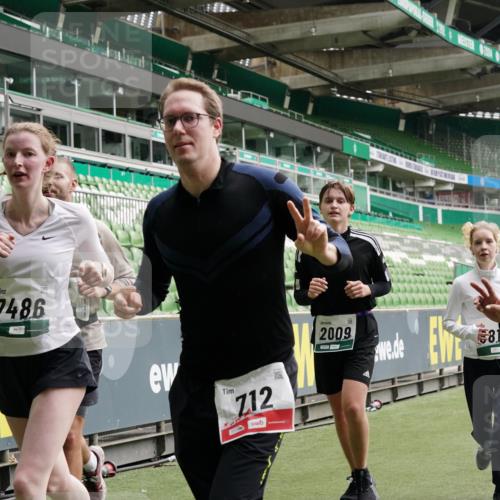 05.10.2025 - 20. swb-Marathon Bremen Michael Burmester http://msf.ph/oto/9331475 05.10.2025 13:04:59 Laufen im Stadion 100, 190, 199, 406, 421, 470, 490, 607, 678, 712, 858, 924, 1012, 1061, 1080, 1132, 1404, 1455, 1478, 1480, 1545, 1746, 1765, 1834, 1840, 1867, 1990, 2009, 2086, 2190, 2333, 2399, 2536, 2584, 2604, 2617, 2664, 2802, 2901, 2935, 2989, 3008, 3025, 3049, 3216, 3346, 3378, 3380, 3413, 3433, 3445, 3483, 3561, 3658, 3799, 3901, 4001, 4055, 4187, 4207, 4241, 4243, 4244, 4376, 4501, 4627, 4634, 4671, 4757, 4803, 4838, 4855, 4858, 4928, 5082, 5247, 5286, 5295, 5446, 5464, 5614, 5904 meine-sportfotos.de