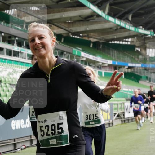 05.10.2025 - 20. swb-Marathon Bremen Michael Burmester http://msf.ph/oto/9331477 05.10.2025 13:05:00 Laufen im Stadion 100, 190, 199, 406, 421, 470, 490, 607, 678, 712, 858, 924, 1012, 1061, 1132, 1404, 1455, 1478, 1480, 1545, 1746, 1765, 1834, 1840, 1867, 1990, 2009, 2086, 2190, 2333, 2399, 2536, 2584, 2604, 2617, 2664, 2802, 2901, 2935, 2989, 3008, 3025, 3049, 3216, 3346, 3378, 3380, 3413, 3433, 3445, 3483, 3561, 3658, 3799, 3901, 4001, 4055, 4187, 4207, 4241, 4243, 4244, 4376, 4501, 4627, 4634, 4671, 4757, 4803, 4838, 4855, 4858, 4928, 5082, 5247, 5286, 5295, 5446, 5464, 5614, 5904 meine-sportfotos.de