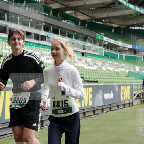 05.10.2025 - 20. swb-Marathon Bremen Michael Burmester http://msf.ph/oto/9331481 05.10.2025 13:05:01 Laufen im Stadion 100, 190, 199, 406, 421, 490, 607, 678, 712, 858, 924, 1012, 1061, 1132, 1404, 1455, 1478, 1480, 1545, 1746, 1765, 1834, 1840, 1867, 1990, 2009, 2086, 2190, 2399, 2536, 2584, 2604, 2664, 2802, 2901, 2935, 2989, 3008, 3025, 3049, 3216, 3346, 3378, 3380, 3413, 3433, 3445, 3483, 3561, 3658, 3799, 3901, 4001, 4055, 4187, 4207, 4241, 4243, 4244, 4376, 4501, 4627, 4634, 4671, 4757, 4803, 4838, 4855, 4858, 5082, 5247, 5286, 5295, 5446, 5464, 5614, 5904 meine-sportfotos.de