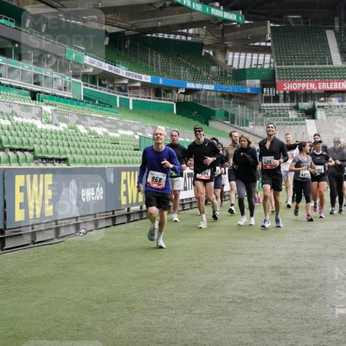 05.10.2025 - 20. swb-Marathon Bremen Michael Burmester http://msf.ph/oto/9331483 05.10.2025 13:05:01 Laufen im Stadion 100, 190, 199, 406, 421, 490, 607, 678, 712, 858, 924, 1012, 1061, 1132, 1404, 1455, 1478, 1480, 1545, 1746, 1765, 1834, 1840, 1867, 1990, 2009, 2086, 2190, 2399, 2536, 2584, 2604, 2664, 2802, 2901, 2935, 2989, 3008, 3025, 3049, 3216, 3346, 3378, 3380, 3413, 3433, 3445, 3483, 3561, 3658, 3799, 3901, 4001, 4055, 4187, 4207, 4241, 4243, 4244, 4376, 4501, 4627, 4634, 4671, 4757, 4803, 4838, 4855, 4858, 5082, 5247, 5286, 5295, 5446, 5464, 5614, 5904 meine-sportfotos.de