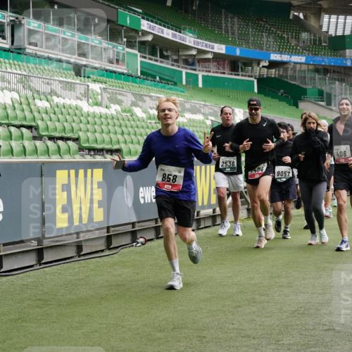 05.10.2025 - 20. swb-Marathon Bremen Michael Burmester http://msf.ph/oto/9331487 05.10.2025 13:05:02 Laufen im Stadion 100, 190, 199, 406, 421, 490, 607, 678, 712, 858, 924, 1012, 1061, 1132, 1404, 1455, 1480, 1545, 1746, 1765, 1834, 1840, 1867, 1990, 2009, 2086, 2190, 2399, 2536, 2584, 2604, 2664, 2802, 2901, 2935, 2989, 3008, 3025, 3049, 3216, 3346, 3378, 3380, 3413, 3433, 3445, 3483, 3561, 3658, 3799, 3901, 4001, 4055, 4187, 4207, 4241, 4243, 4244, 4376, 4501, 4627, 4634, 4665, 4671, 4757, 4838, 4855, 4858, 5082, 5247, 5286, 5295, 5446, 5464, 5614, 5904 meine-sportfotos.de