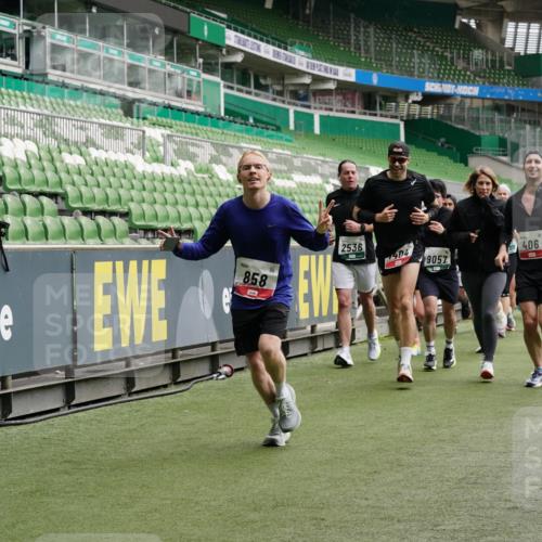 05.10.2025 - 20. swb-Marathon Bremen Michael Burmester http://msf.ph/oto/9331489 05.10.2025 13:05:02 Laufen im Stadion 100, 190, 199, 406, 421, 490, 607, 678, 712, 858, 924, 1012, 1061, 1132, 1404, 1455, 1480, 1545, 1746, 1765, 1834, 1840, 1867, 1990, 2009, 2086, 2190, 2399, 2536, 2584, 2604, 2664, 2802, 2901, 2935, 2989, 3008, 3025, 3049, 3216, 3346, 3378, 3380, 3413, 3433, 3445, 3483, 3561, 3658, 3799, 3901, 4001, 4055, 4187, 4207, 4241, 4243, 4244, 4376, 4501, 4627, 4634, 4665, 4671, 4757, 4838, 4855, 4858, 5082, 5247, 5286, 5295, 5446, 5464, 5614, 5904 meine-sportfotos.de