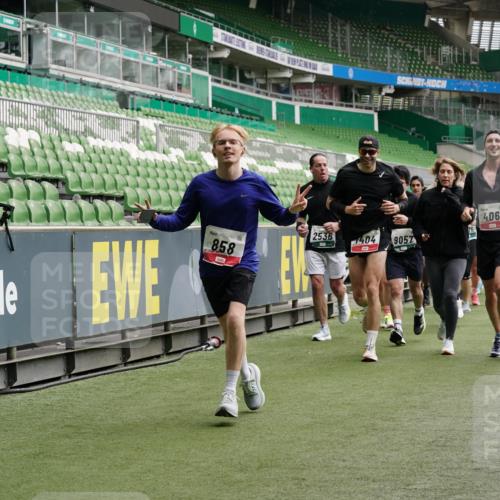 05.10.2025 - 20. swb-Marathon Bremen Michael Burmester http://msf.ph/oto/9331491 05.10.2025 13:05:03 Laufen im Stadion 100, 190, 199, 406, 421, 490, 607, 678, 712, 858, 924, 1012, 1061, 1132, 1404, 1455, 1480, 1545, 1746, 1765, 1834, 1840, 1867, 1990, 2009, 2058, 2086, 2190, 2399, 2536, 2584, 2604, 2664, 2802, 2901, 2935, 2989, 3008, 3025, 3049, 3216, 3346, 3378, 3380, 3413, 3433, 3445, 3483, 3561, 3658, 3799, 3901, 4001, 4055, 4187, 4207, 4241, 4243, 4244, 4376, 4501, 4627, 4634, 4665, 4671, 4757, 4838, 4855, 4858, 5082, 5247, 5286, 5295, 5446, 5464, 5614, 5904 meine-sportfotos.de
