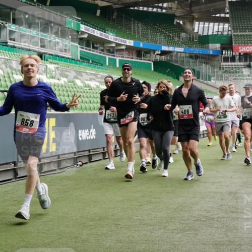 05.10.2025 - 20. swb-Marathon Bremen Michael Burmester http://msf.ph/oto/9331493 05.10.2025 13:05:03 Laufen im Stadion 100, 190, 199, 406, 421, 490, 607, 678, 712, 858, 924, 1012, 1061, 1132, 1404, 1455, 1480, 1545, 1746, 1765, 1834, 1840, 1867, 1990, 2009, 2058, 2086, 2190, 2399, 2536, 2584, 2604, 2664, 2802, 2901, 2935, 2989, 3008, 3025, 3049, 3216, 3346, 3378, 3380, 3413, 3433, 3445, 3483, 3561, 3658, 3799, 3901, 4001, 4055, 4187, 4207, 4241, 4243, 4244, 4376, 4501, 4627, 4634, 4665, 4671, 4757, 4838, 4855, 4858, 5082, 5247, 5286, 5295, 5446, 5464, 5614, 5904 meine-sportfotos.de