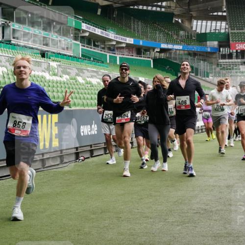 05.10.2025 - 20. swb-Marathon Bremen Michael Burmester http://msf.ph/oto/9331495 05.10.2025 13:05:03 Laufen im Stadion 100, 190, 199, 406, 421, 490, 607, 678, 712, 858, 924, 1012, 1061, 1132, 1404, 1455, 1480, 1545, 1746, 1765, 1834, 1840, 1867, 1990, 2009, 2058, 2086, 2190, 2399, 2536, 2584, 2604, 2664, 2802, 2901, 2935, 2989, 3008, 3025, 3049, 3216, 3346, 3378, 3380, 3413, 3433, 3445, 3483, 3561, 3658, 3799, 3901, 4001, 4055, 4187, 4207, 4241, 4243, 4244, 4376, 4501, 4627, 4634, 4665, 4671, 4757, 4838, 4855, 4858, 5082, 5247, 5286, 5295, 5446, 5464, 5614, 5904 meine-sportfotos.de