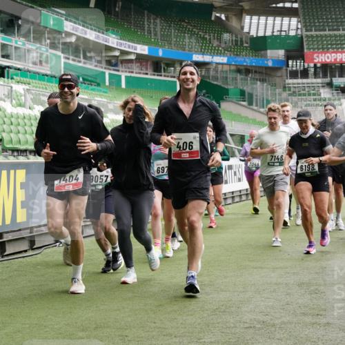 05.10.2025 - 20. swb-Marathon Bremen Michael Burmester http://msf.ph/oto/9331499 05.10.2025 13:05:04 Laufen im Stadion 190, 199, 406, 421, 490, 607, 678, 712, 858, 924, 1012, 1061, 1132, 1228, 1404, 1455, 1480, 1545, 1746, 1765, 1834, 1840, 1867, 1990, 2009, 2058, 2086, 2190, 2399, 2536, 2584, 2604, 2664, 2802, 2901, 2935, 2989, 3008, 3025, 3049, 3216, 3346, 3378, 3380, 3413, 3433, 3445, 3483, 3561, 3658, 3799, 3901, 4001, 4055, 4187, 4207, 4241, 4243, 4244, 4326, 4376, 4501, 4627, 4634, 4665, 4671, 4757, 4838, 4855, 4858, 4892, 5082, 5247, 5286, 5295, 5446, 5464, 5614, 5904, 6283 meine-sportfotos.de