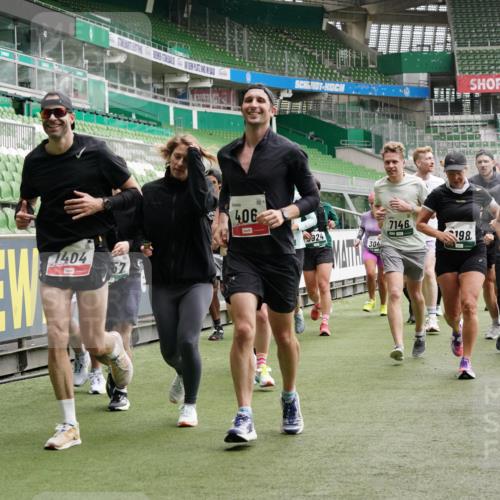 05.10.2025 - 20. swb-Marathon Bremen Michael Burmester http://msf.ph/oto/9331505 05.10.2025 13:05:04 Laufen im Stadion 190, 199, 406, 421, 490, 607, 678, 712, 858, 924, 1012, 1061, 1132, 1228, 1404, 1455, 1480, 1545, 1746, 1765, 1834, 1840, 1867, 1990, 2009, 2058, 2086, 2190, 2399, 2536, 2584, 2604, 2664, 2802, 2901, 2935, 2989, 3008, 3025, 3049, 3216, 3346, 3378, 3380, 3413, 3433, 3445, 3483, 3561, 3658, 3799, 3901, 4001, 4055, 4187, 4207, 4241, 4243, 4244, 4326, 4376, 4501, 4627, 4634, 4665, 4671, 4757, 4838, 4855, 4858, 4892, 5082, 5247, 5286, 5295, 5446, 5464, 5614, 5904, 6283 meine-sportfotos.de