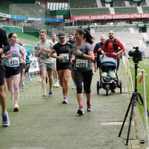 05.10.2025 - 20. swb-Marathon Bremen Michael Burmester http://msf.ph/oto/9331507 05.10.2025 13:05:05 Laufen im Stadion 190, 199, 406, 421, 490, 607, 678, 712, 858, 924, 1012, 1061, 1132, 1228, 1404, 1455, 1480, 1545, 1746, 1765, 1834, 1840, 1867, 1990, 2009, 2058, 2086, 2190, 2399, 2536, 2584, 2604, 2664, 2785, 2802, 2901, 2935, 2989, 3008, 3025, 3049, 3216, 3378, 3380, 3413, 3433, 3445, 3483, 3561, 3658, 3799, 3901, 4001, 4055, 4187, 4207, 4241, 4244, 4326, 4332, 4376, 4501, 4627, 4634, 4665, 4671, 4838, 4855, 4858, 4892, 5082, 5247, 5286, 5295, 5382, 5446, 5464, 5614, 5904, 6283 meine-sportfotos.de