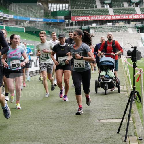 05.10.2025 - 20. swb-Marathon Bremen Michael Burmester http://msf.ph/oto/9331509 05.10.2025 13:05:05 Laufen im Stadion 190, 199, 406, 421, 490, 607, 678, 712, 858, 924, 1012, 1061, 1132, 1228, 1404, 1455, 1480, 1545, 1746, 1765, 1834, 1840, 1867, 1990, 2009, 2058, 2086, 2190, 2399, 2536, 2584, 2604, 2664, 2785, 2802, 2901, 2935, 2989, 3008, 3025, 3049, 3216, 3378, 3380, 3413, 3433, 3445, 3483, 3561, 3658, 3799, 3901, 4001, 4055, 4187, 4207, 4241, 4244, 4326, 4332, 4376, 4501, 4627, 4634, 4665, 4671, 4838, 4855, 4858, 4892, 5082, 5247, 5286, 5295, 5382, 5446, 5464, 5614, 5904, 6283 meine-sportfotos.de