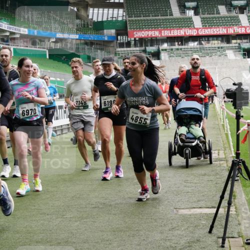 05.10.2025 - 20. swb-Marathon Bremen Michael Burmester http://msf.ph/oto/9331511 05.10.2025 13:05:05 Laufen im Stadion 190, 199, 406, 421, 490, 607, 678, 712, 858, 924, 1012, 1061, 1132, 1228, 1404, 1455, 1480, 1545, 1746, 1765, 1834, 1840, 1867, 1990, 2009, 2058, 2086, 2190, 2399, 2536, 2584, 2604, 2664, 2785, 2802, 2901, 2935, 2989, 3008, 3025, 3049, 3216, 3378, 3380, 3413, 3433, 3445, 3483, 3561, 3658, 3799, 3901, 4001, 4055, 4187, 4207, 4241, 4244, 4326, 4332, 4376, 4501, 4627, 4634, 4665, 4671, 4838, 4855, 4858, 4892, 5082, 5247, 5286, 5295, 5382, 5446, 5464, 5614, 5904, 6283 meine-sportfotos.de