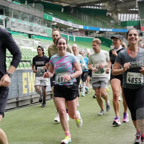 05.10.2025 - 20. swb-Marathon Bremen Michael Burmester http://msf.ph/oto/9331515 05.10.2025 13:05:06 Laufen im Stadion 190, 199, 406, 421, 490, 607, 678, 712, 858, 924, 1012, 1061, 1132, 1228, 1404, 1455, 1480, 1545, 1746, 1765, 1834, 1840, 1867, 1990, 2009, 2058, 2086, 2190, 2399, 2536, 2584, 2604, 2664, 2785, 2802, 2901, 2935, 2989, 3008, 3025, 3049, 3216, 3378, 3380, 3413, 3433, 3445, 3483, 3561, 3658, 3799, 3837, 3901, 4001, 4055, 4187, 4207, 4241, 4244, 4326, 4332, 4376, 4501, 4627, 4634, 4665, 4671, 4838, 4855, 4858, 4892, 4904, 5082, 5247, 5286, 5295, 5382, 5464, 5614, 5904, 6283 meine-sportfotos.de