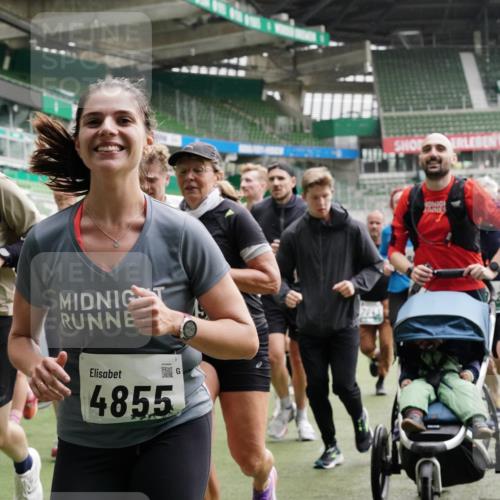 05.10.2025 - 20. swb-Marathon Bremen Michael Burmester http://msf.ph/oto/9331519 05.10.2025 13:05:07 Laufen im Stadion 190, 199, 406, 421, 490, 678, 712, 858, 924, 1061, 1132, 1228, 1404, 1455, 1480, 1545, 1746, 1765, 1834, 1840, 1867, 1990, 2009, 2058, 2086, 2190, 2399, 2536, 2584, 2604, 2664, 2785, 2802, 2901, 2935, 2989, 3008, 3025, 3049, 3216, 3378, 3380, 3413, 3433, 3445, 3483, 3561, 3658, 3799, 3837, 3901, 4001, 4055, 4187, 4207, 4241, 4244, 4326, 4332, 4376, 4501, 4627, 4634, 4665, 4671, 4838, 4855, 4858, 4892, 4904, 5082, 5247, 5286, 5295, 5382, 5614, 5904, 6283 meine-sportfotos.de