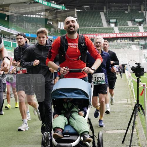 05.10.2025 - 20. swb-Marathon Bremen Michael Burmester http://msf.ph/oto/9331527 05.10.2025 13:05:08 Laufen im Stadion 190, 199, 406, 421, 490, 678, 712, 858, 924, 1061, 1132, 1228, 1404, 1455, 1480, 1545, 1746, 1765, 1834, 1840, 1867, 1990, 2009, 2058, 2086, 2190, 2399, 2536, 2584, 2604, 2664, 2785, 2802, 2901, 2935, 2989, 3008, 3025, 3049, 3216, 3378, 3380, 3413, 3433, 3445, 3483, 3561, 3658, 3799, 3837, 3901, 4001, 4055, 4187, 4207, 4241, 4244, 4326, 4332, 4376, 4501, 4627, 4634, 4665, 4671, 4838, 4855, 4858, 4892, 4904, 5082, 5247, 5286, 5295, 5382, 5614, 5904, 6283 meine-sportfotos.de