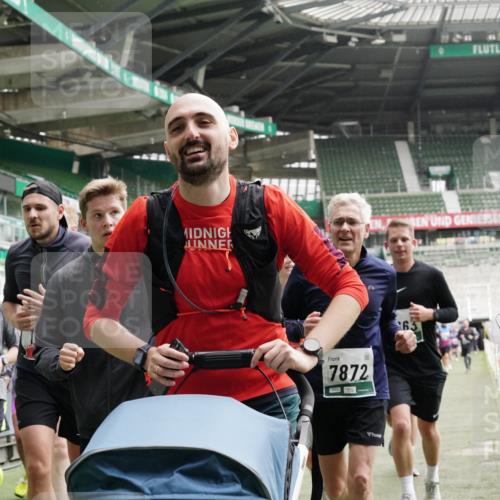 05.10.2025 - 20. swb-Marathon Bremen Michael Burmester http://msf.ph/oto/9331529 05.10.2025 13:05:09 Laufen im Stadion 190, 199, 406, 421, 490, 678, 712, 858, 924, 1061, 1132, 1228, 1404, 1455, 1480, 1545, 1702, 1746, 1765, 1834, 1840, 1867, 1990, 2009, 2058, 2086, 2190, 2399, 2536, 2584, 2604, 2664, 2785, 2802, 2901, 2935, 2989, 3008, 3025, 3049, 3216, 3378, 3380, 3413, 3433, 3445, 3483, 3561, 3658, 3799, 3837, 3901, 4001, 4055, 4187, 4207, 4241, 4244, 4326, 4332, 4376, 4501, 4627, 4634, 4665, 4671, 4838, 4855, 4858, 4892, 4904, 5082, 5247, 5286, 5295, 5382, 5614, 5904, 6283 meine-sportfotos.de