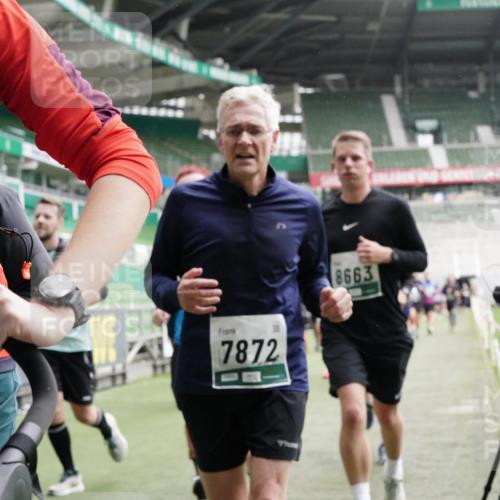 05.10.2025 - 20. swb-Marathon Bremen Michael Burmester http://msf.ph/oto/9331533 05.10.2025 13:05:09 Laufen im Stadion 190, 199, 406, 421, 490, 678, 712, 858, 924, 1061, 1132, 1228, 1404, 1455, 1480, 1545, 1702, 1746, 1765, 1834, 1840, 1867, 1990, 2009, 2058, 2086, 2190, 2399, 2536, 2584, 2604, 2664, 2785, 2802, 2901, 2935, 2989, 3008, 3025, 3049, 3216, 3378, 3380, 3413, 3433, 3445, 3483, 3561, 3658, 3799, 3837, 3901, 4001, 4055, 4187, 4207, 4241, 4244, 4326, 4332, 4376, 4501, 4627, 4634, 4665, 4671, 4838, 4855, 4858, 4892, 4904, 5082, 5247, 5286, 5295, 5382, 5614, 5904, 6283 meine-sportfotos.de