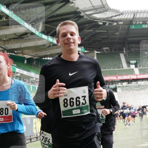 05.10.2025 - 20. swb-Marathon Bremen Michael Burmester http://msf.ph/oto/9331537 05.10.2025 13:05:11 Laufen im Stadion 190, 199, 406, 421, 490, 520, 611, 678, 712, 858, 924, 1061, 1132, 1147, 1228, 1404, 1455, 1480, 1545, 1702, 1746, 1765, 1834, 1840, 1867, 1990, 2009, 2058, 2190, 2399, 2536, 2584, 2604, 2664, 2785, 2802, 2901, 2935, 2989, 3008, 3025, 3049, 3216, 3378, 3380, 3413, 3433, 3445, 3479, 3483, 3561, 3658, 3799, 3837, 3901, 4001, 4055, 4187, 4207, 4241, 4244, 4326, 4332, 4376, 4501, 4627, 4634, 4665, 4671, 4838, 4855, 4858, 4892, 4904, 5082, 5247, 5286, 5295, 5382, 5614, 5904, 6283 meine-sportfotos.de