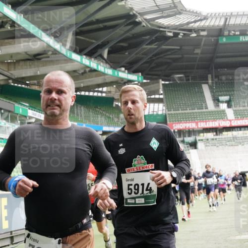 05.10.2025 - 20. swb-Marathon Bremen Michael Burmester http://msf.ph/oto/9331541 05.10.2025 13:05:11 Laufen im Stadion 190, 199, 406, 421, 490, 520, 611, 678, 712, 858, 924, 1061, 1132, 1147, 1228, 1404, 1455, 1480, 1545, 1702, 1746, 1765, 1834, 1840, 1867, 1990, 2009, 2058, 2190, 2399, 2536, 2584, 2604, 2664, 2785, 2802, 2901, 2935, 2989, 3008, 3025, 3049, 3216, 3378, 3380, 3413, 3433, 3445, 3479, 3483, 3561, 3658, 3799, 3837, 3901, 4001, 4055, 4187, 4207, 4241, 4244, 4326, 4332, 4376, 4501, 4627, 4634, 4665, 4671, 4838, 4855, 4858, 4892, 4904, 5082, 5247, 5286, 5295, 5382, 5614, 5904, 6283 meine-sportfotos.de