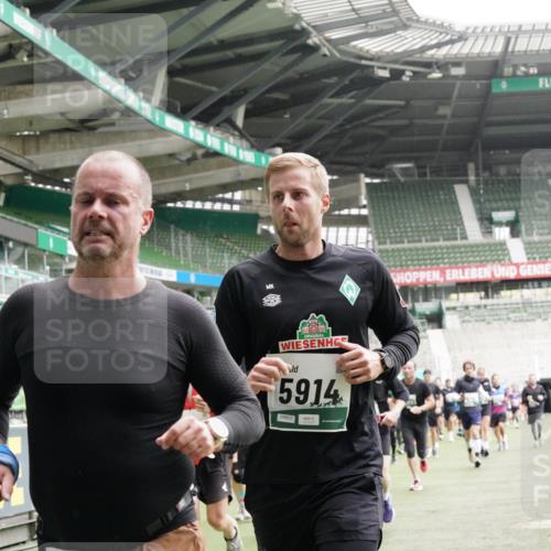05.10.2025 - 20. swb-Marathon Bremen Michael Burmester http://msf.ph/oto/9331543 05.10.2025 13:05:11 Laufen im Stadion 190, 199, 406, 421, 490, 520, 611, 678, 712, 858, 924, 1061, 1132, 1147, 1228, 1404, 1455, 1480, 1545, 1702, 1746, 1765, 1834, 1840, 1867, 1990, 2009, 2058, 2190, 2399, 2536, 2584, 2604, 2664, 2785, 2802, 2901, 2935, 2989, 3008, 3025, 3049, 3216, 3378, 3380, 3413, 3433, 3445, 3479, 3483, 3561, 3658, 3799, 3837, 3901, 4001, 4055, 4187, 4207, 4241, 4244, 4326, 4332, 4376, 4501, 4627, 4634, 4665, 4671, 4838, 4855, 4858, 4892, 4904, 5082, 5247, 5286, 5295, 5382, 5614, 5904, 6283 meine-sportfotos.de