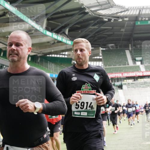 05.10.2025 - 20. swb-Marathon Bremen Michael Burmester http://msf.ph/oto/9331545 05.10.2025 13:05:11 Laufen im Stadion 190, 199, 406, 421, 490, 520, 611, 678, 712, 858, 924, 1061, 1132, 1147, 1228, 1404, 1455, 1480, 1545, 1702, 1746, 1765, 1834, 1840, 1867, 1990, 2009, 2058, 2190, 2399, 2536, 2584, 2604, 2664, 2785, 2802, 2901, 2935, 2989, 3008, 3025, 3049, 3216, 3378, 3380, 3413, 3433, 3445, 3479, 3483, 3561, 3658, 3799, 3837, 3901, 4001, 4055, 4187, 4207, 4241, 4244, 4326, 4332, 4376, 4501, 4627, 4634, 4665, 4671, 4838, 4855, 4858, 4892, 4904, 5082, 5247, 5286, 5295, 5382, 5614, 5904, 6283 meine-sportfotos.de